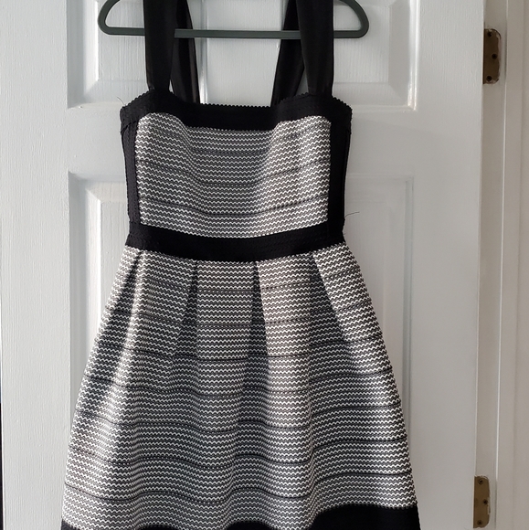 Alya Dress - Picture 3 of 3